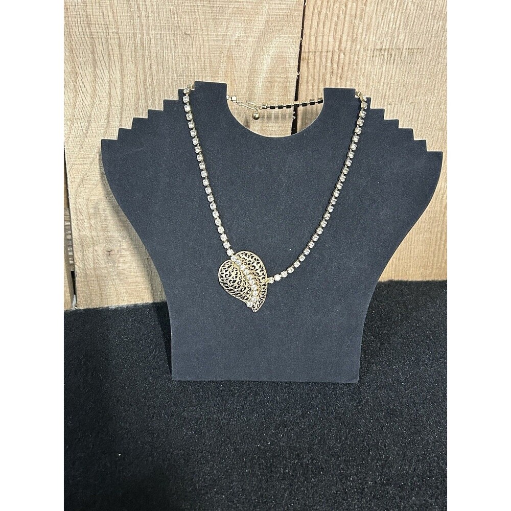 Vintage Gold Tone And Rhinestone 16" Necklace Filigree Leaf Fixed Pendant J380